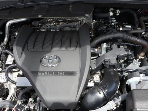 Used 2024 Toyota Grand Highlander AWD image 17
