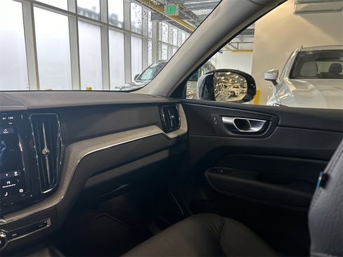 Certified 2025 Volvo XC60 B5 Plus image 24