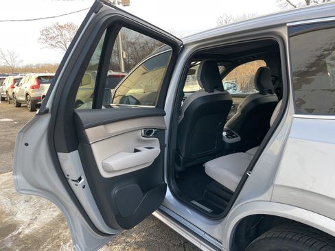 Used 2025 Volvo XC90 B6 Plus image 25