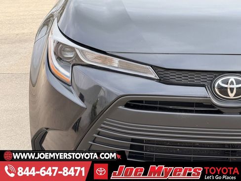 Used 2025 Toyota Corolla LE image 5