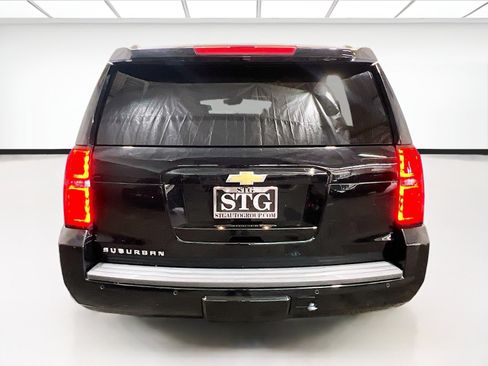 Used 2018 Chevrolet Suburban LT w/ Luxury Package RWD image 5