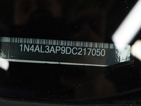 Used 2013 Nissan Altima 2.5 SL w/ Technology Pkg image 30