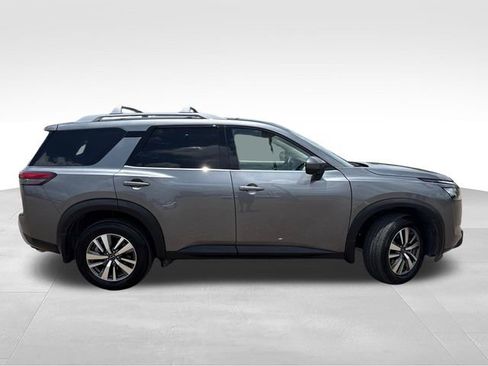 Certified 2025 Nissan Pathfinder SL w/ Cargo Package AWD/4WD image 9