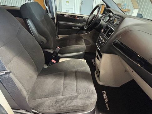 Used 2016 Dodge Grand Caravan SE FWD image 10