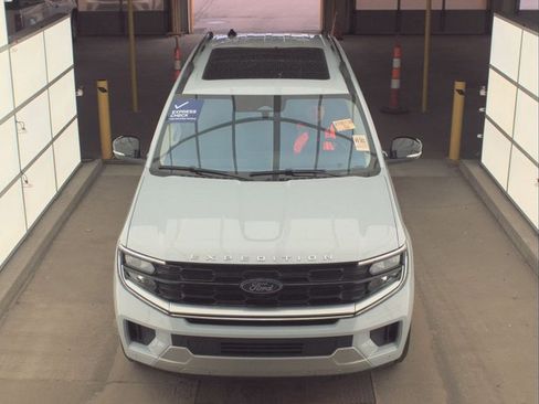 Certified 2025 Ford Expedition Platinum AWD/4WD image 6