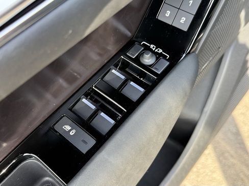 Certified 2026 Land Rover Range Rover Velar Dynamic SE image 16