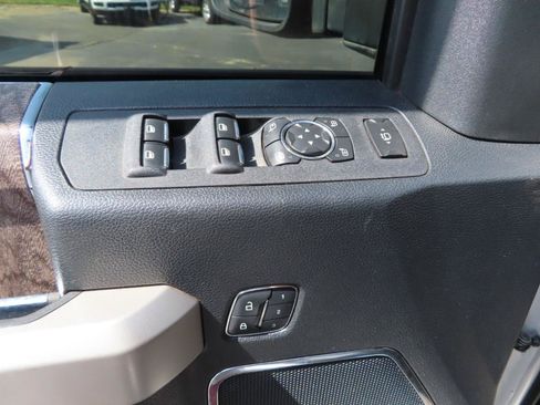 Used 2017 Ford F550 4x4 SuperCab Super Duty image 24