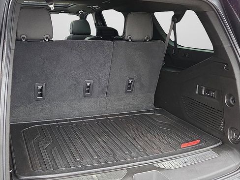 Used 2021 GMC Yukon XL Denali w/ Denali Premium Package image 8