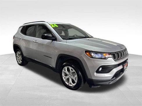 Used 2024 Jeep Compass Latitude AWD/4WD image 3