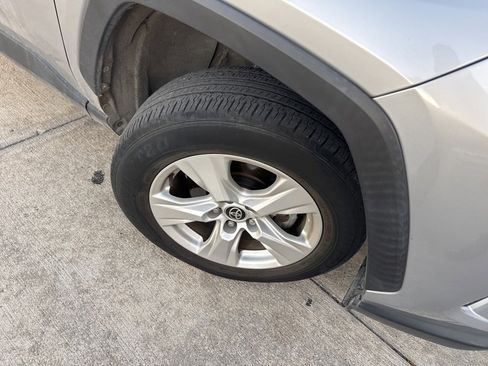 Used 2021 Toyota RAV4 XLE image 8