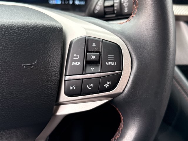 Used 2025 Ford Explorer Active AWD/4WD image 35
