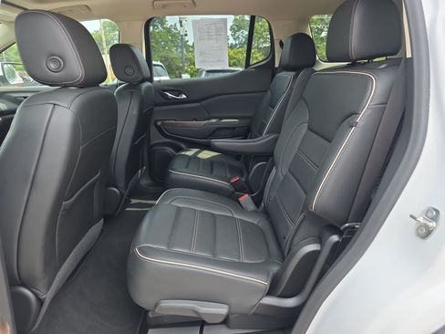 Used 2022 GMC Acadia Denali w/ Denali Ultimate Package FWD image 11