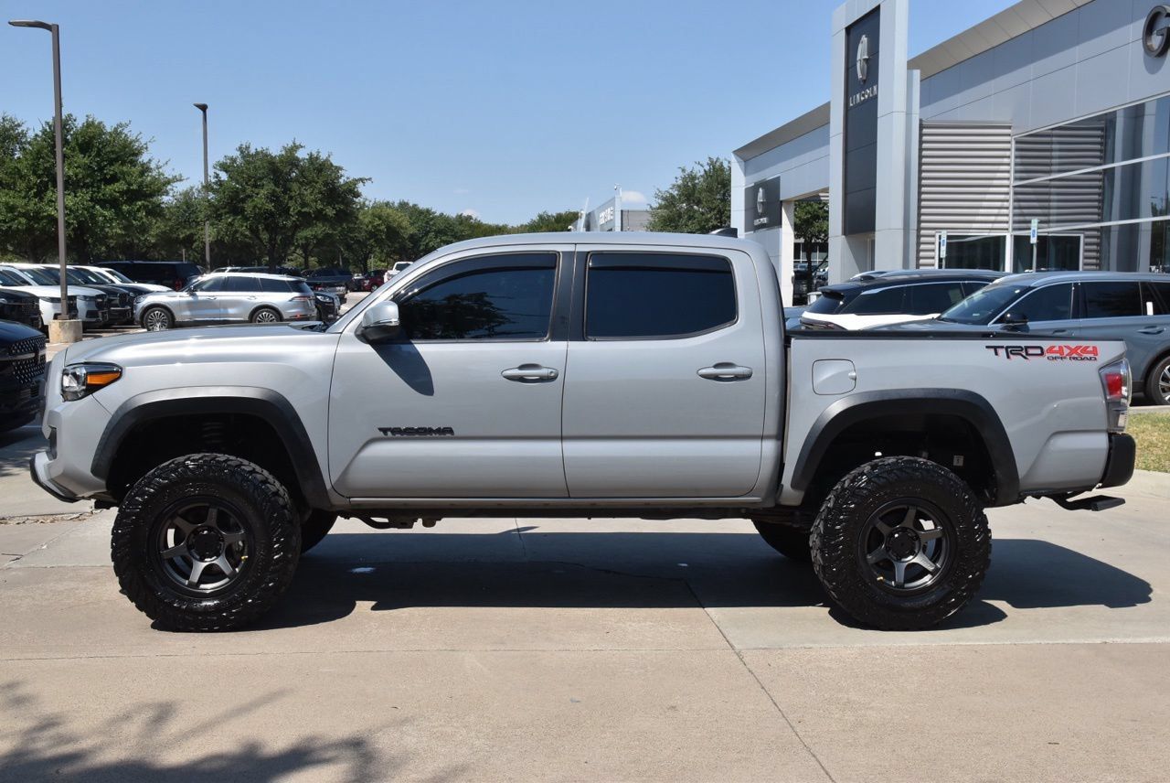 Used 2020 Toyota Tacoma TRD Off-Road AWD/4WD image 12