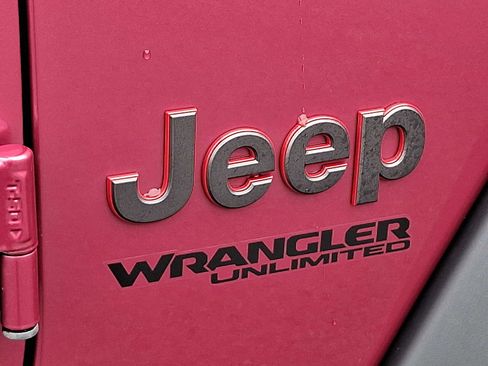 Used 2022 Jeep Wrangler Unlimited Rubicon w/ Cold Weather Group image 30
