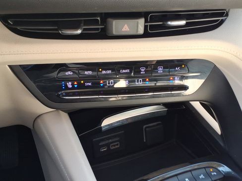 Used 2023 Buick Envision Avenir AWD/4WD image 20