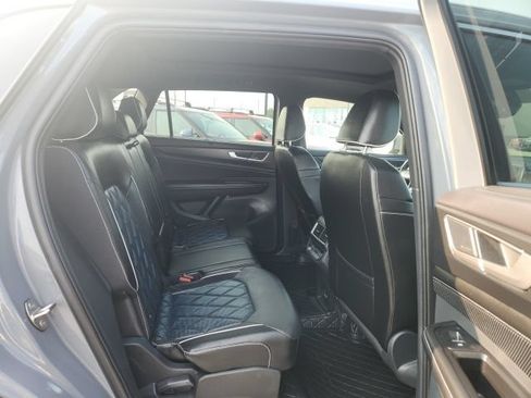 Used 2024 Volkswagen Atlas Cross Sport SEL Premium R-Line AWD/4WD image 16