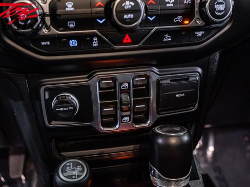 Used 2023 Jeep Wrangler Unlimited Sahara AWD/4WD image 34