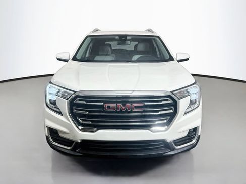 Used 2024 GMC Terrain SLT FWD image 2