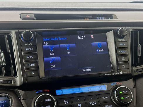 Used 2018 Toyota RAV4 XLE AWD/4WD image 19