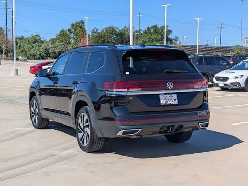 Used 2025 Volkswagen Atlas SE FWD image 4