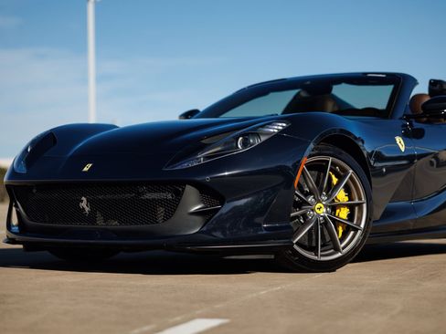 Used 2021 Ferrari 812 GTS image 18