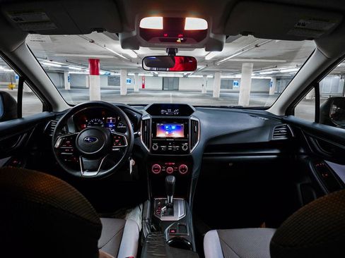 Used 2020 Subaru Crosstrek 2.0i image 3