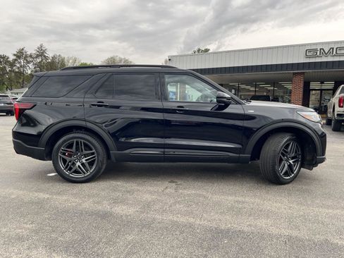 Used 2025 Ford Explorer ST-Line w/ ST-Line Street Pack AWD/4WD image 4