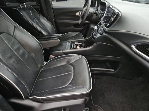 Used 2023 Chrysler Pacifica Limited w/ S Appearance Package image 27