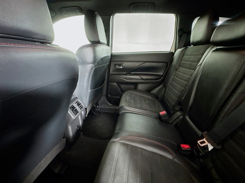 Used 2020 Mitsubishi Outlander LE image 24