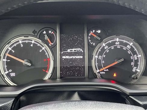 Used 2022 Toyota 4Runner TRD Off-Road Premium AWD/4WD image 19