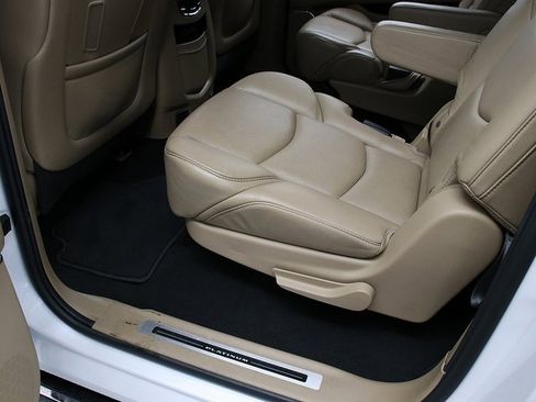 Used 2018 Cadillac Escalade ESV Platinum image 33