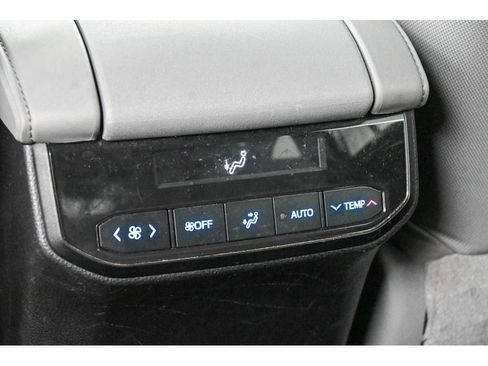 Used 2020 Toyota Highlander L AWD/4WD image 31
