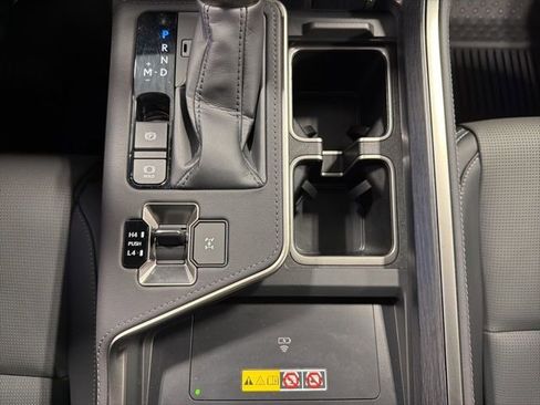 Used 2025 Lexus GX 550 w/ Accessory Package (2T) image 29