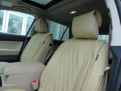 Used 2017 Subaru Outback 2.5i Limited image 10