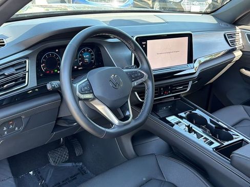 Certified 2025 Volkswagen Atlas Cross Sport SE AWD/4WD image 33