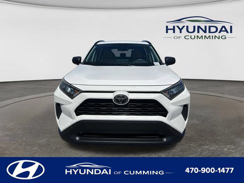 Used 2019 Toyota RAV4 LE FWD image 2