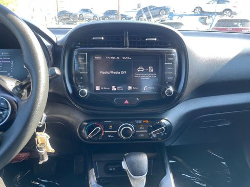 Used 2025 Kia Soul LX w/ LX Technology Package image 17