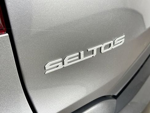 Used 2024 Kia Seltos EX FWD image 7
