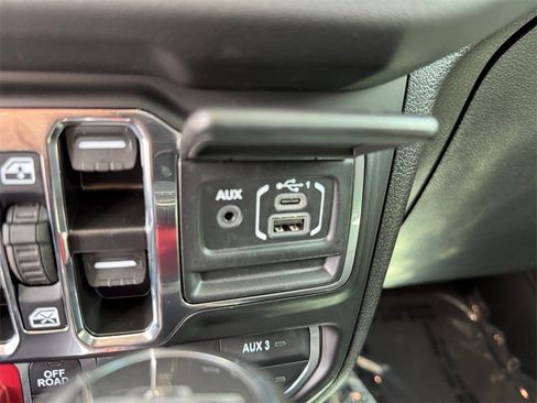 New 2025 Jeep Gladiator Mojave w/ Convenience Group image 31