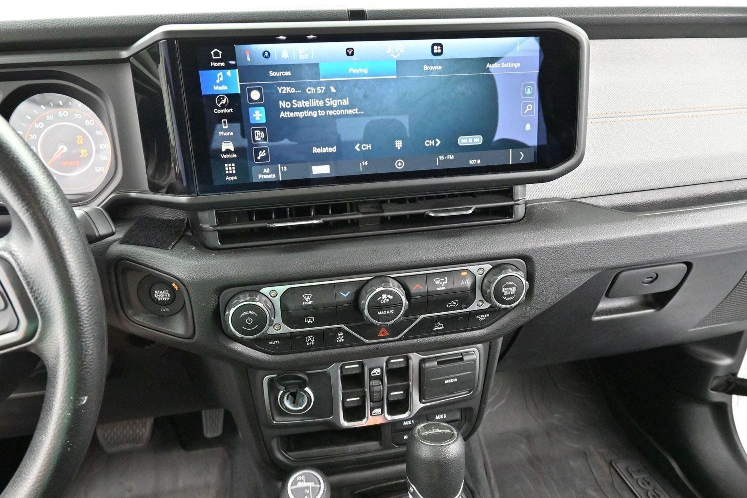 Used 2025 Jeep Gladiator Sport AWD/4WD image 19