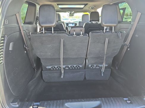 Used 2025 Chrysler Pacifica Limited FWD image 13