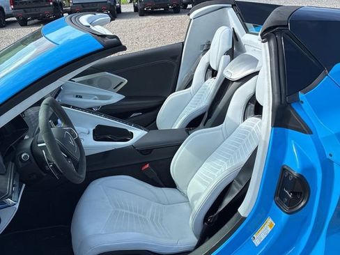 Used 2023 Chevrolet Corvette Stingray Premium Conv w/ Z51 Performance Package RWD image 5