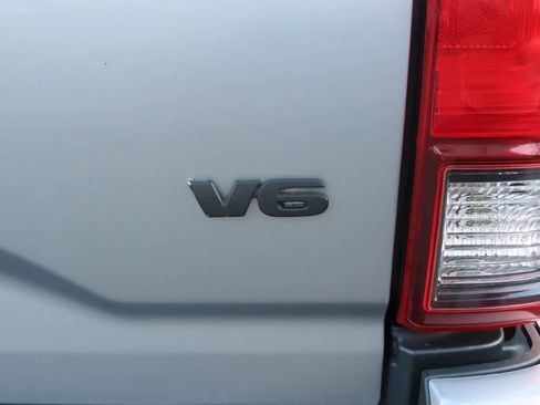 Used 2019 Toyota Tacoma TRD Sport image 8