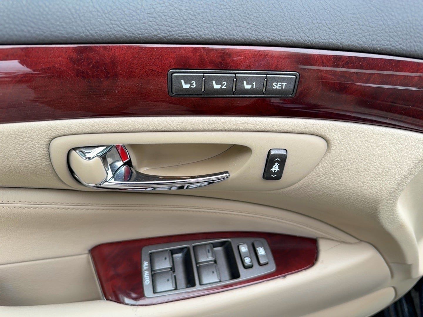 Used 2007 Lexus LS 460 RWD image 14