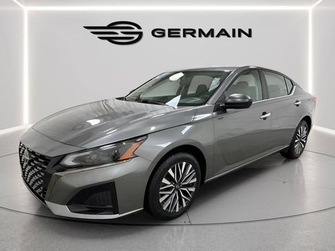 Used 2024 Nissan Altima 2.5 SV AWD/4WD image 3