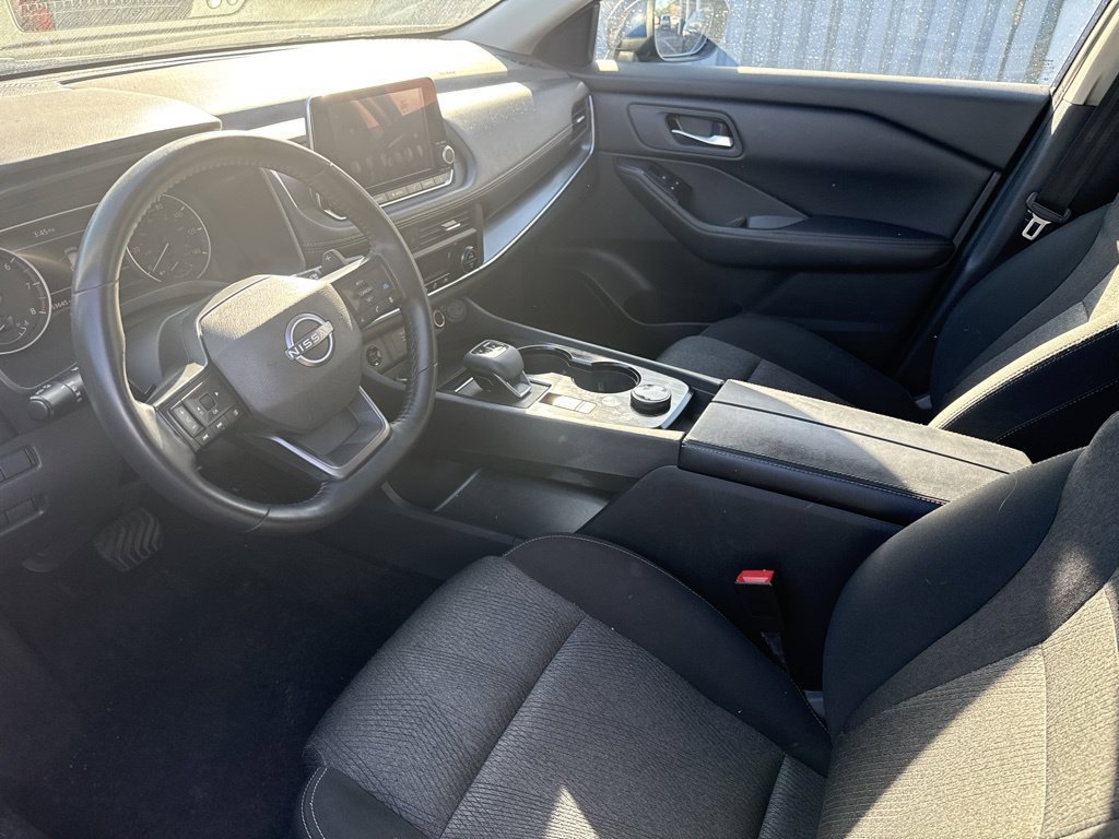 Used 2025 Nissan Rogue SV AWD/4WD image 3