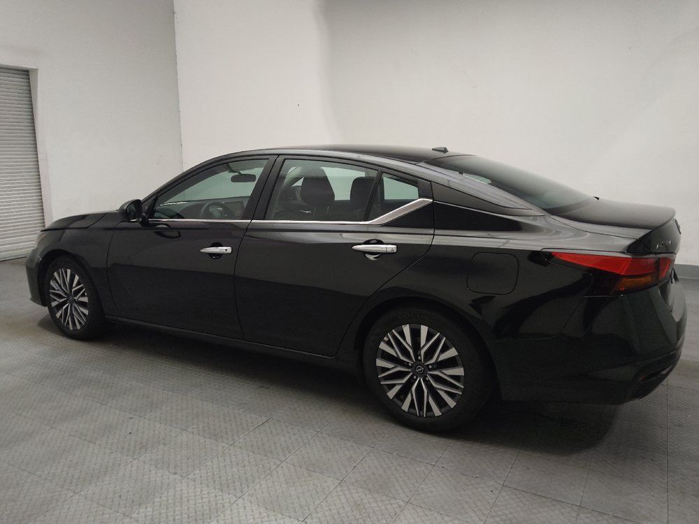 Used 2025 Nissan Altima 2.5 SV FWD image 3