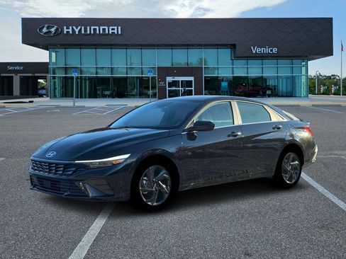 New 2026 Hyundai Elantra SEL Sport FWD image 2