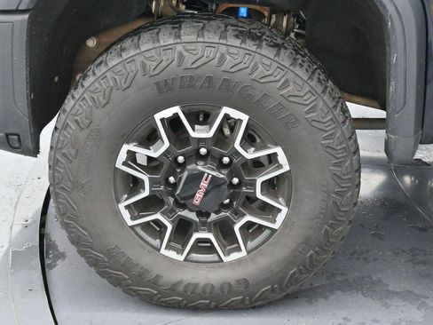 Used 2024 GMC Sierra 2500 AT4X AWD/4WD image 39