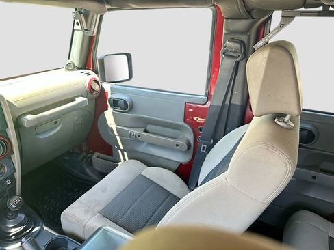 Used 2010 Jeep Wrangler Unlimited Sahara AWD/4WD image 21